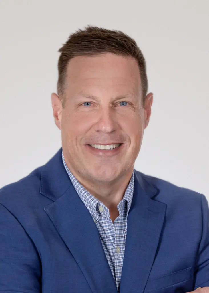 https://lewisofficeindustrial.com/wp-content/uploads/2024/04/01-Ken-Caron-Senior-Vice-President-Commercial-Development.jpg