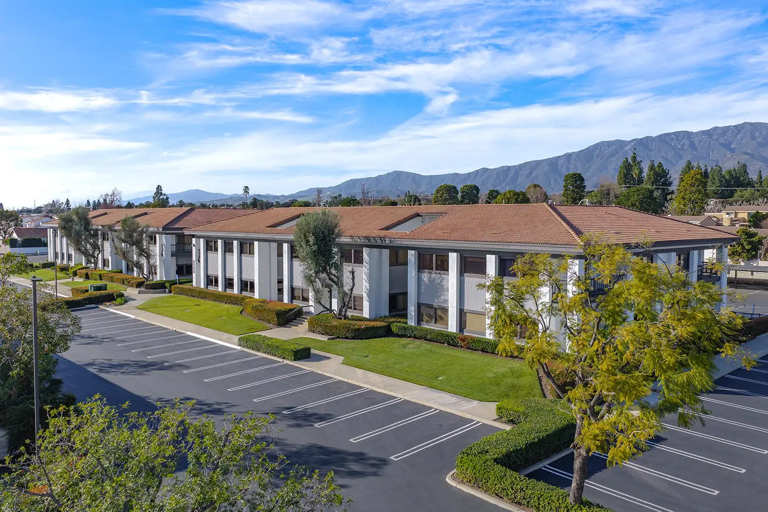https://lewisofficeindustrial.com/wp-content/uploads/2026/06/Low-Parking-9-edit-2-1024x683.jpg
