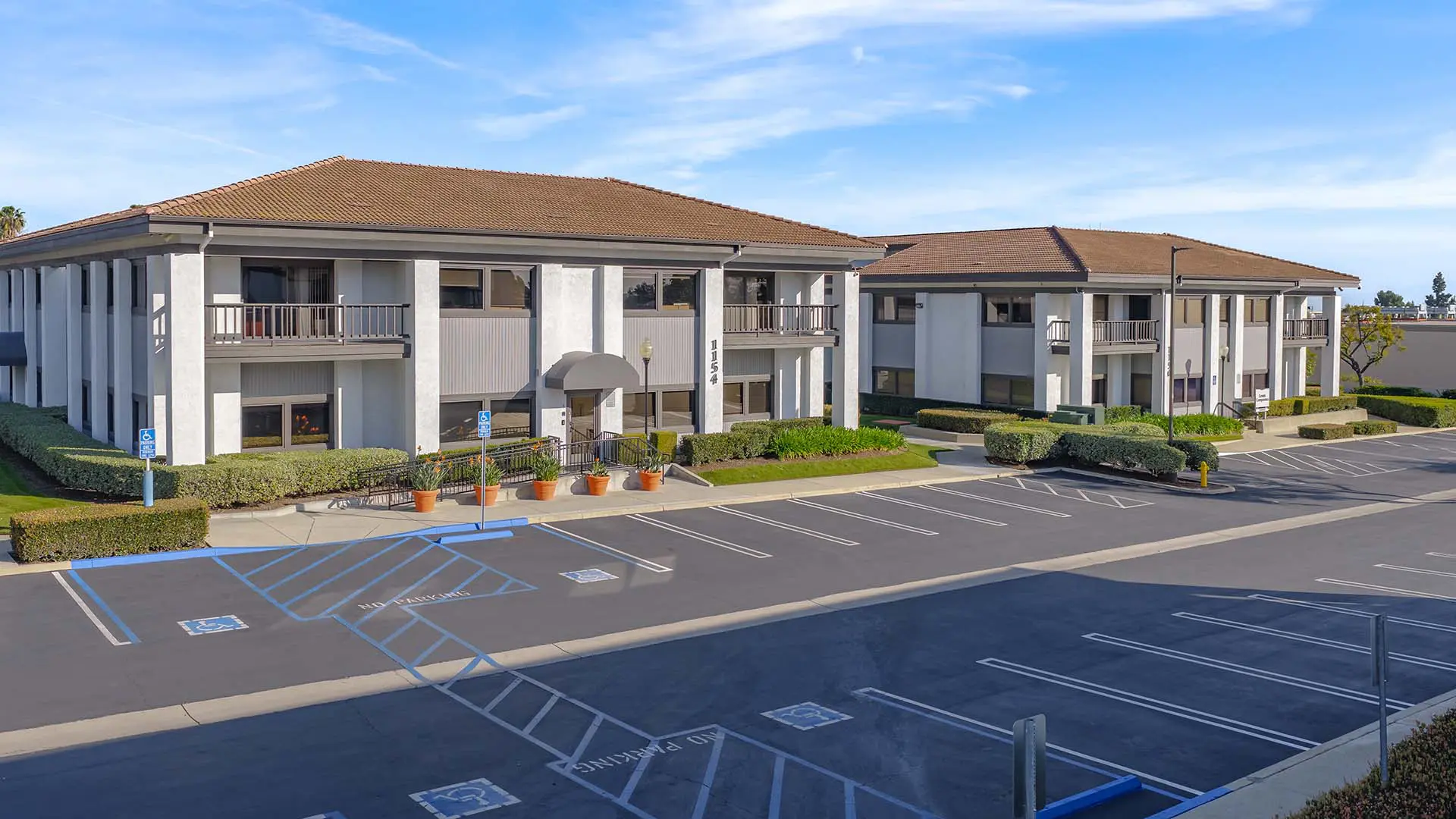 https://lewisofficeindustrial.com/wp-content/uploads/2026/07/Low-Parking-3-edit-1024x576.jpg