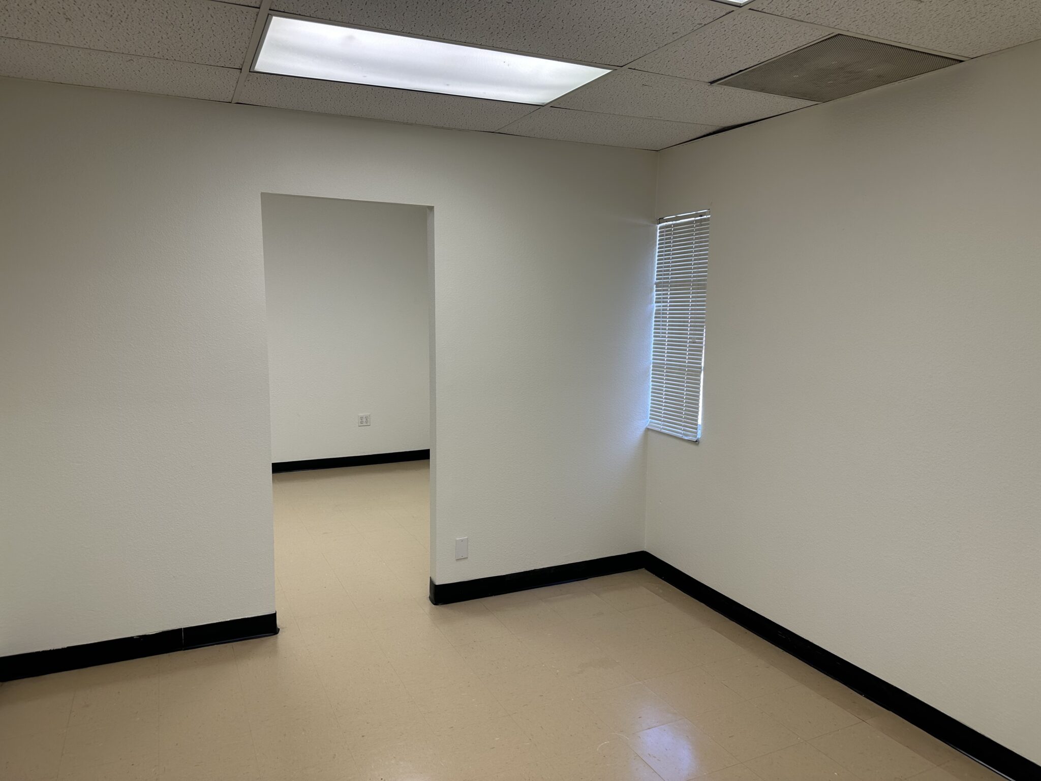 https://lewisofficeindustrial.com/wp-content/uploads/2026/07/IMG_4902-1024x768.jpg